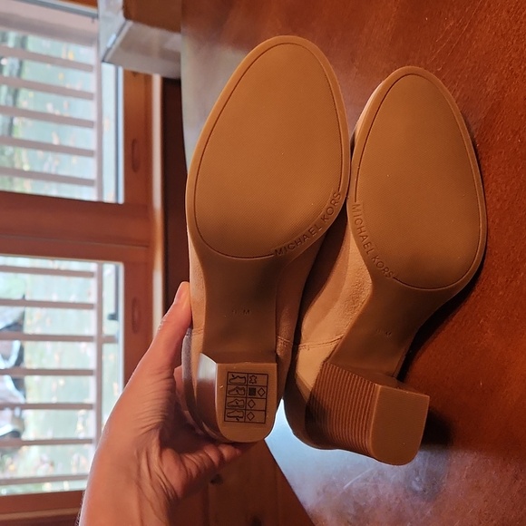 NEW Michael Kors Evaline Suede Heeled Ankle Boots, Size 9.5, Camel & Brown - Picture 7 of 11